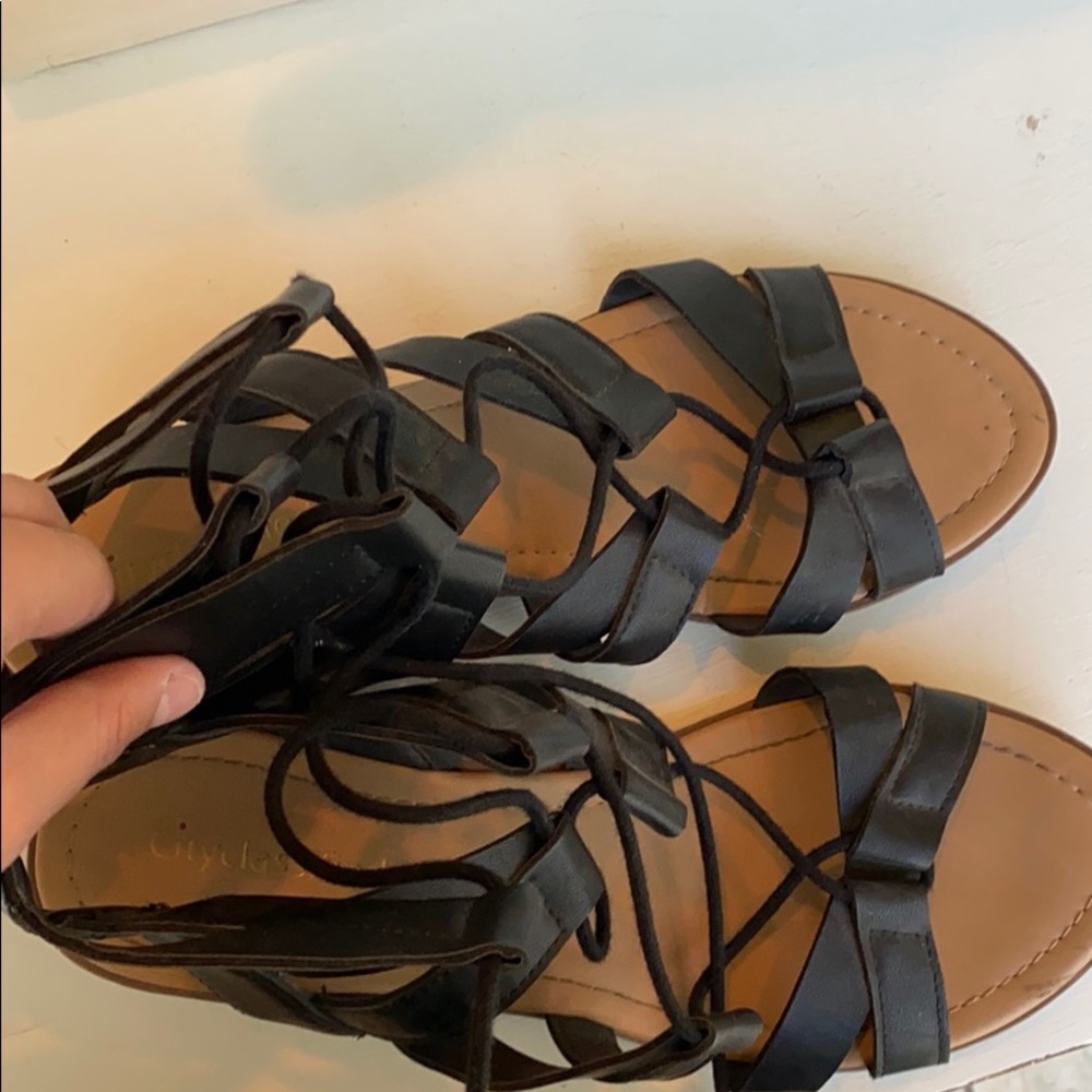 black strappy sandals